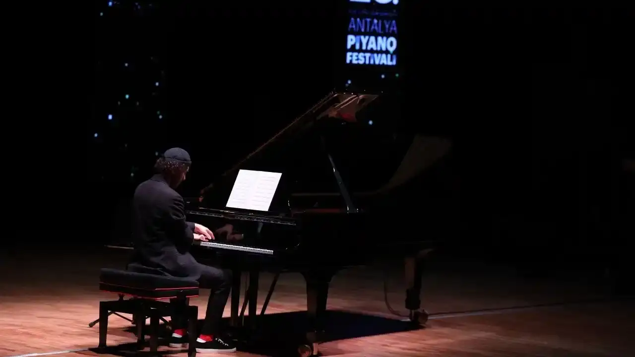 Barış Büyükyıldırım’dan Antalya’da Nefes Kesen Performans: Ayakta Alkışlandı! 4